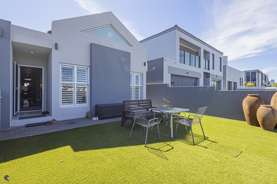 3 Bedroom Property for Sale in Calypso Beach Western Cape